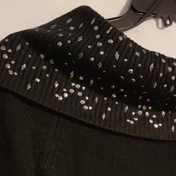 DRESS Barn Black Off The Shoulder 3/4 Sleeve Sweater - Picture 2 of 7